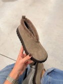 Zimowe kapcie ugg L'estrosa z futrem