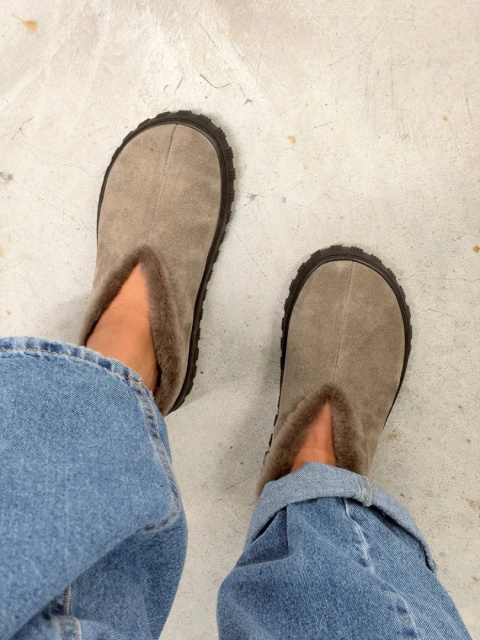Zimowe kapcie ugg L'estrosa z futrem